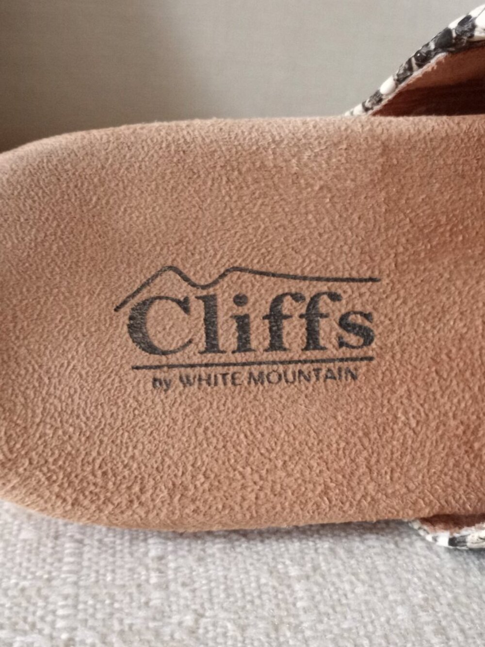 'CLIFFS' Faux reptile 'TAHLIE' Slide Sandal Size 7.5 EUC - Picture 7 of 15